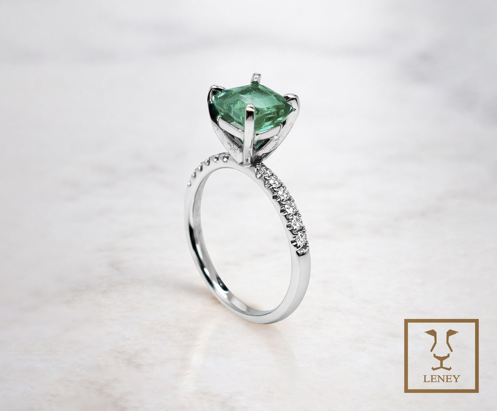 ANILLO SOLITARIO ESMERALDA CENTRAL